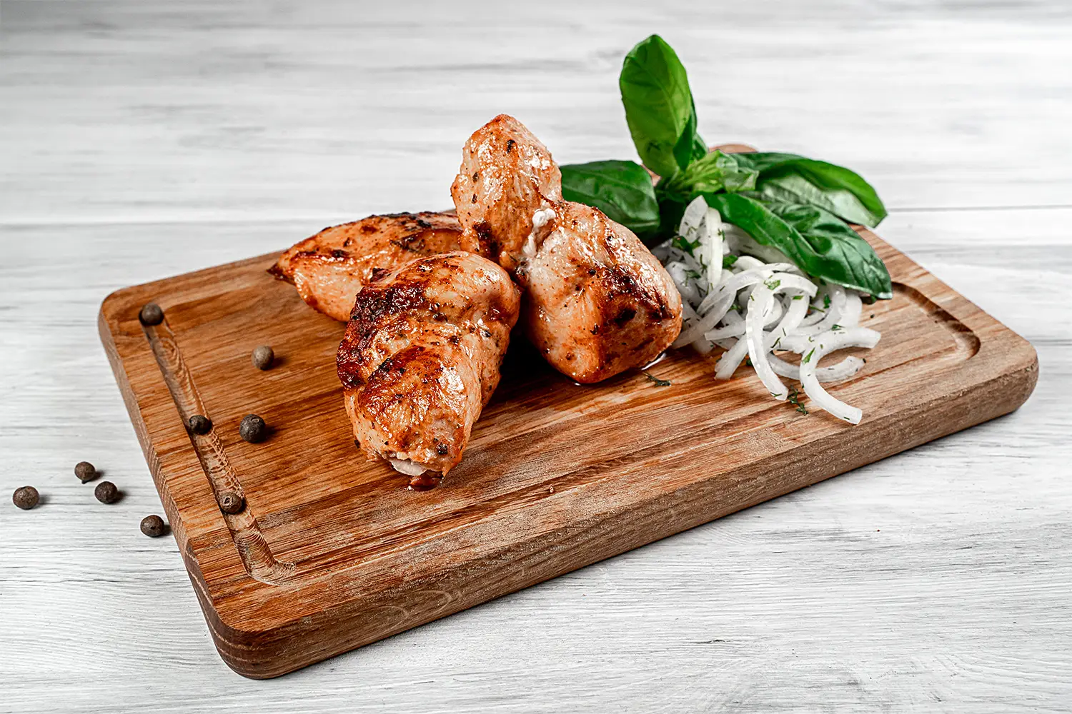Шашлик із курки 200 г 150₴ (Філе куряче, лаваш, цибуля маринована, зелень)
