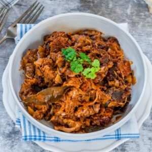 Бігос з мисливськими ковбасками